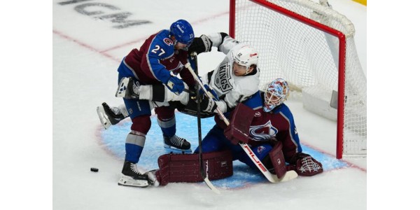 Colorado Avalanche gick vidare till nästa omgång av NHL-slutspelet med perfekta 4-0-resultat
